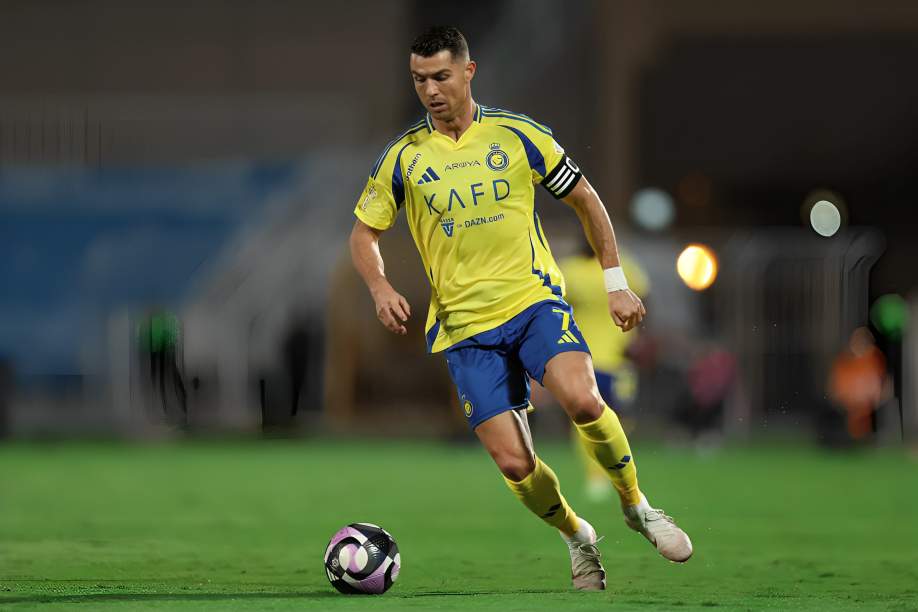 Al-Nassr Pauses Contract Talks with Cristiano Ronaldo